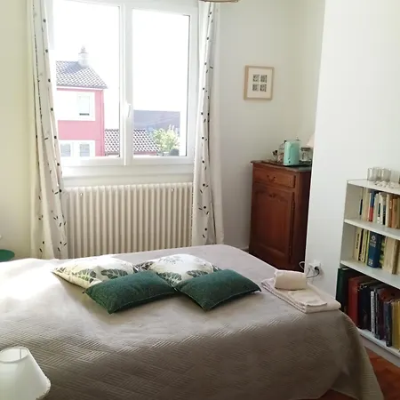 Halte Baudelaire Bed & Breakfast *